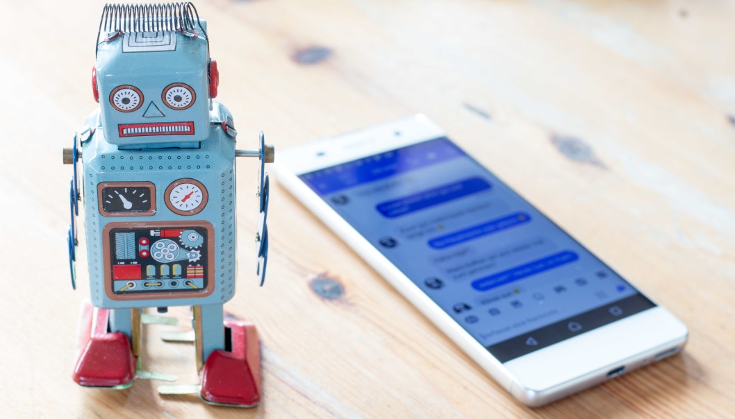– A chatbot in social media can send you a message encouraging you to exercise, says Dillys Larbi from the Norwegian Centre for E-health Research. (Illustration photo: Colourbox)