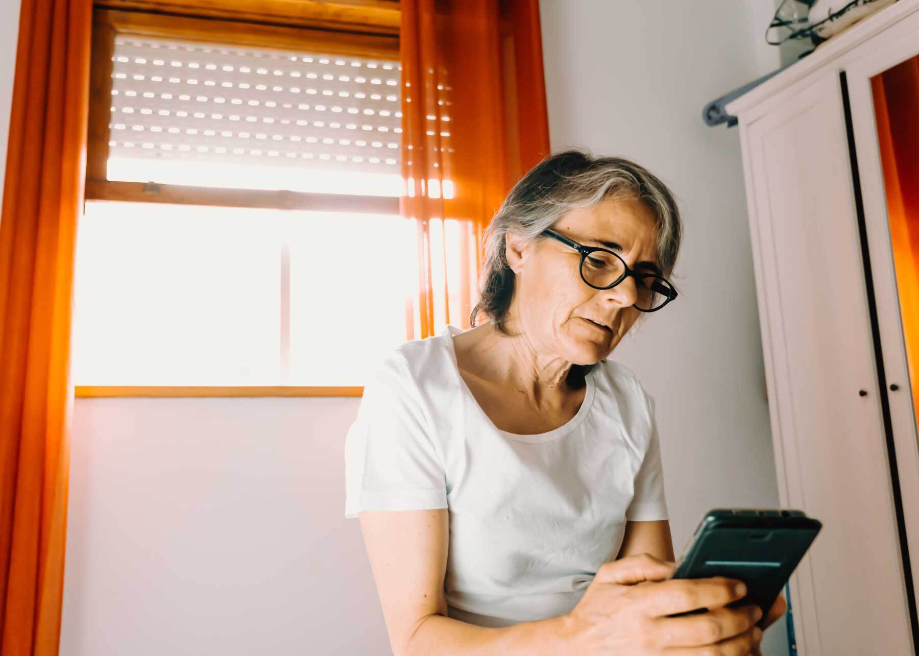Personer som får digital oppfølging hjemme kan føle at de får mer innflytelse på helsa og at livskvaliteten øker. (Illustrasjon: Colourbox)