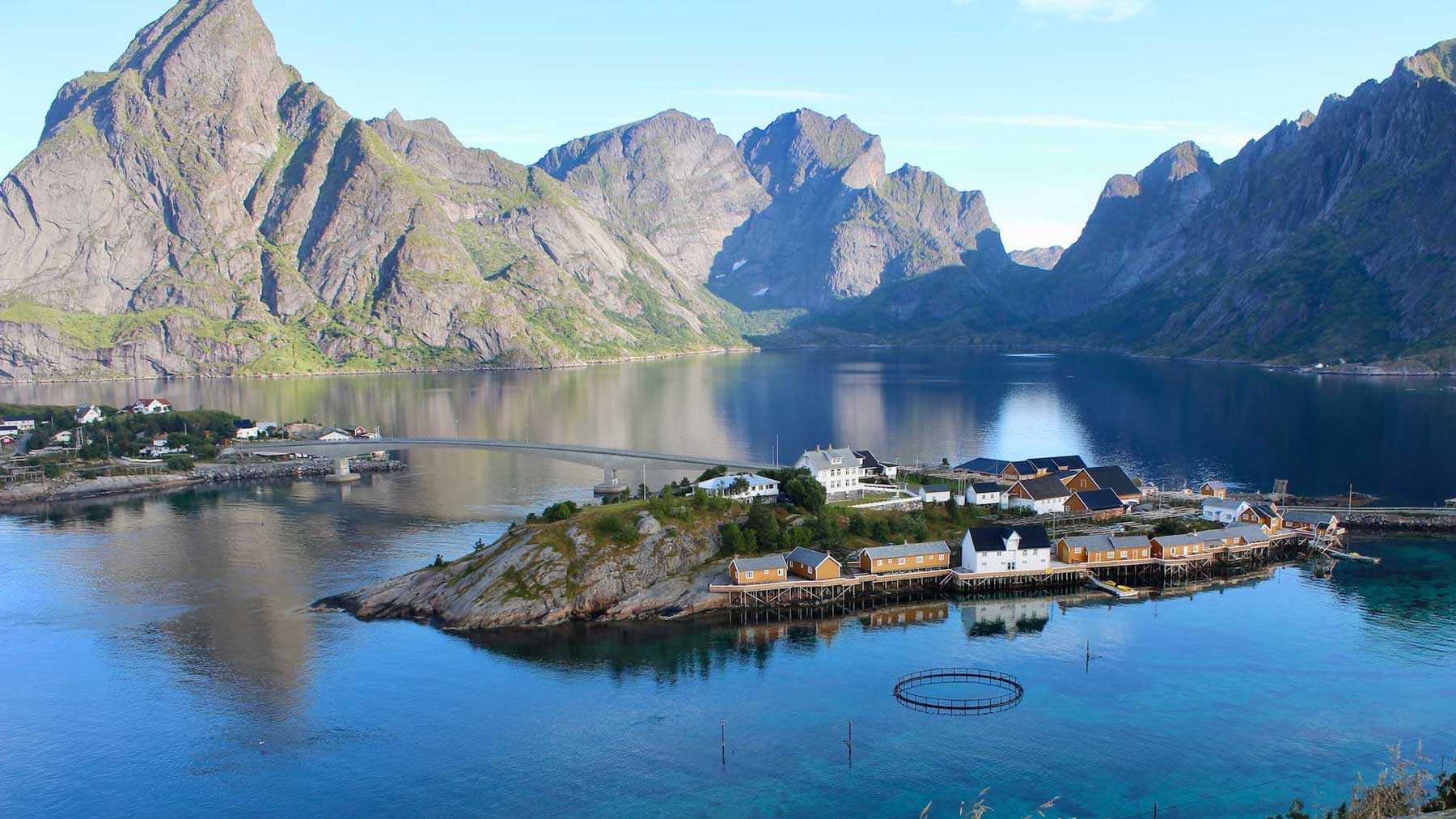 KS has developed a tool where everyone can check the status of their own community. Picture from Reine in Lofoten (Arvid Høidahl/Unsplash)